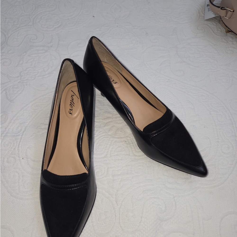 Trotters Black Leather Women's Shoes